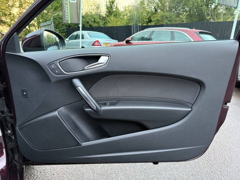 2011 Audi A1 TFSI SPORT - £35 TAX -ONE OWNER FROM NEW - 11 STAMPS IN THE BOOK - LEATHER Hatchback...