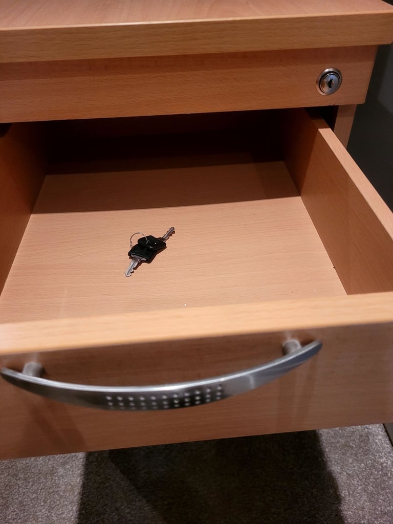 Wooden 3 drawer desk pedestal unit.