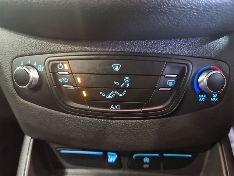 FORD TRANSIT COURIER 1.0 ECOBOOST LEADER P/V PETROL L1 100 BHP SWB