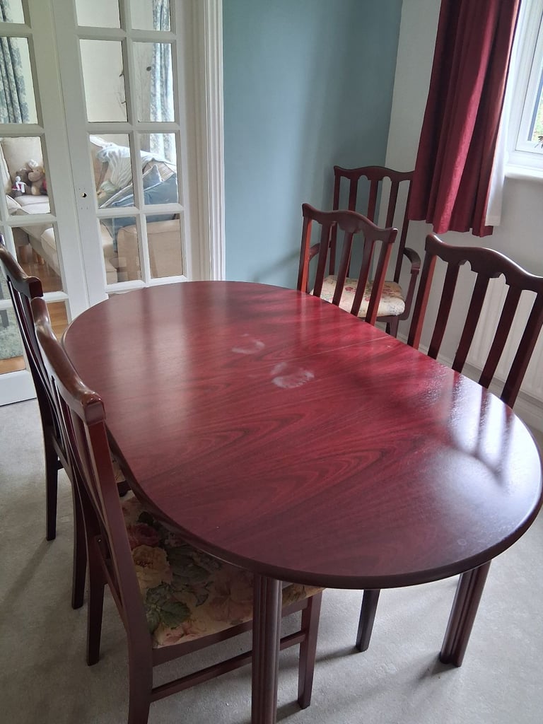 Mahogany 6 or 8 seater table