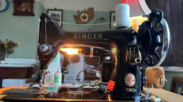 Vintage Singer 99k electric sewing machine 