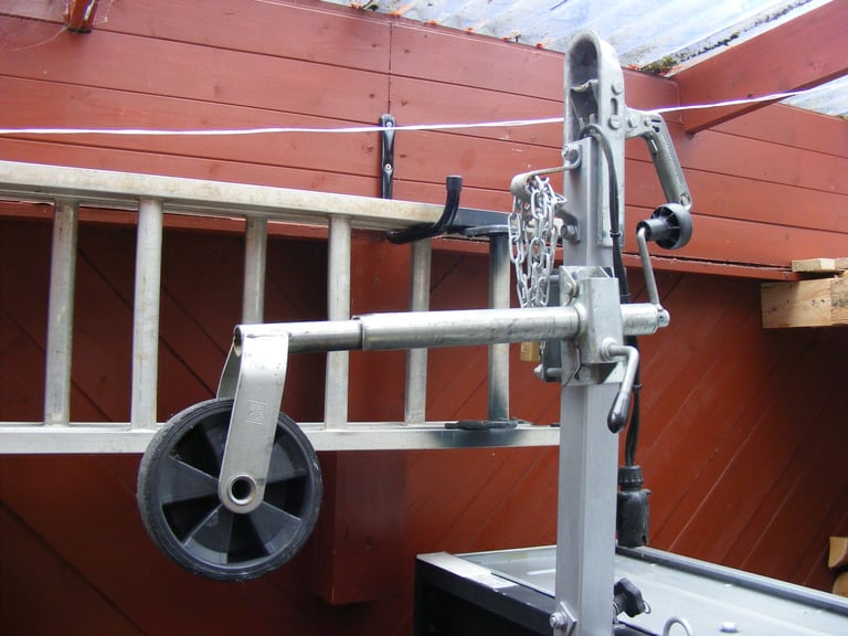 ERDE TRAILER . IN SUPERB CONDITION . ALL THE EXTRAS . 