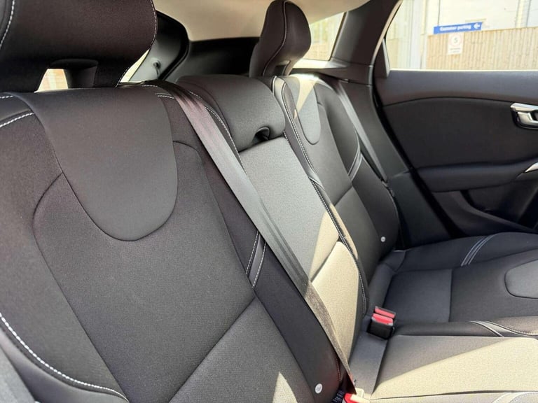 VOLVO V40 2.0 D2 Momentum Euro 6 (s/s) 5dr 2017