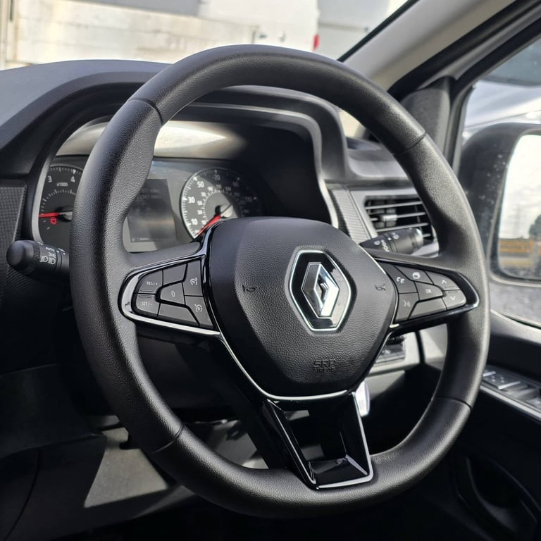 2022 Renault Trafic LL30 ENERGY dCi 145 Business 9 Seater MPV DIESEL Manual