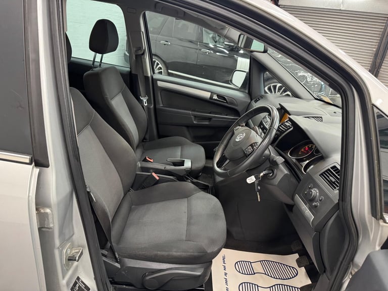 2012 Vauxhall Zafira 1.6 16V Design Euro 5 5dr (SNav) MPV Petrol Manual
