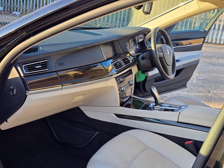 2013 BMW 7 Series 4.4 750Li V8 SE Auto Euro 5 (s/s) 4dr Saloon Petrol Automatic