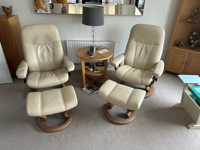 Stresses buckingham high 2 seat sofa & 2 medium recliners with foot stalls