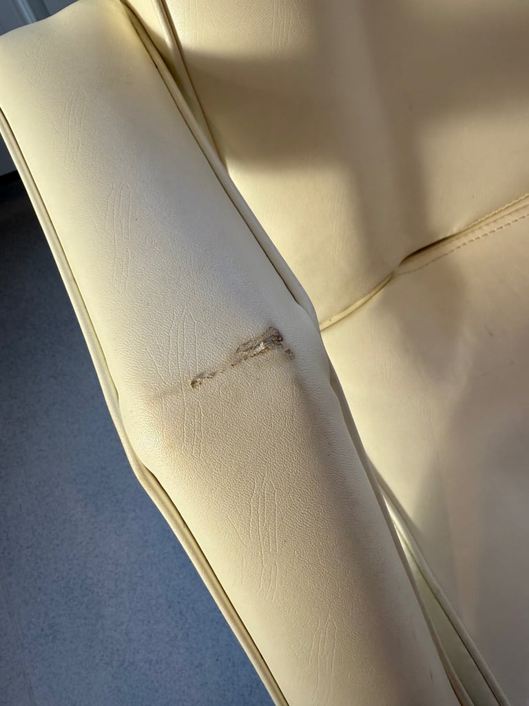 Massage / treatment chair