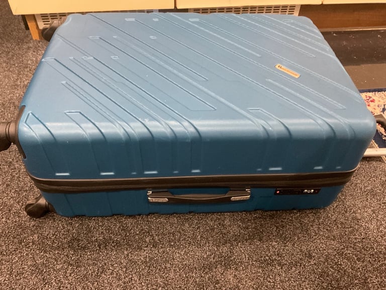 Used suitcase ATLASBAGS size 75x48x£29cm blue 4 wheels v.good condition £28
