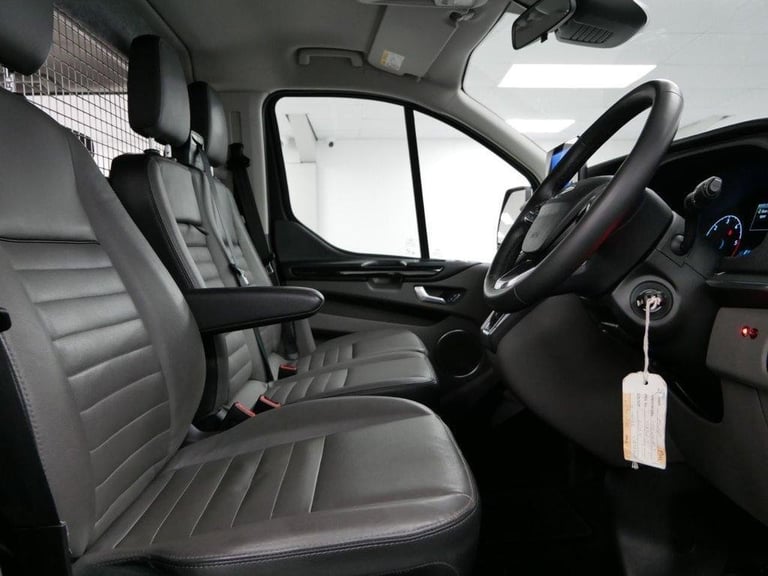 72 TOURNEO CUSTOM 320 2.0 EBL 130 BHP LONG TITANIUM AUTOMATIC 9 SEAT ( NO VAT )