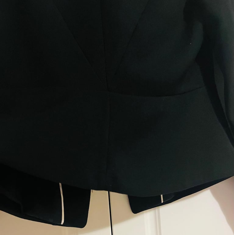 Brand New H&M Stylish and Elegant Women’s Blazer - UK Size 10.