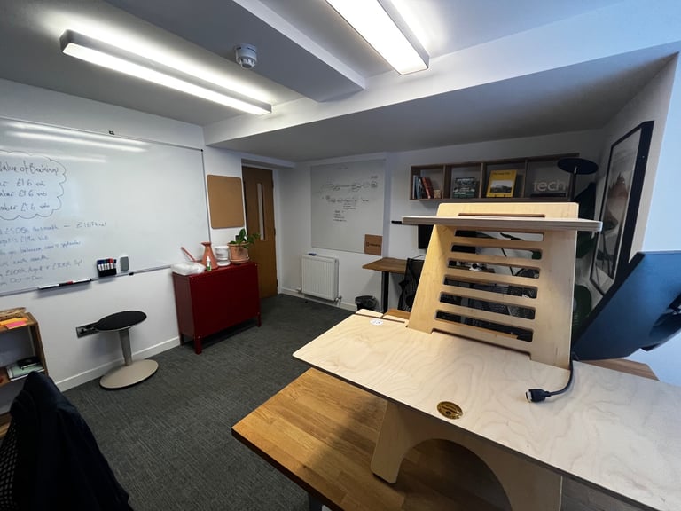 4-desk Office in Edinburgh New Town