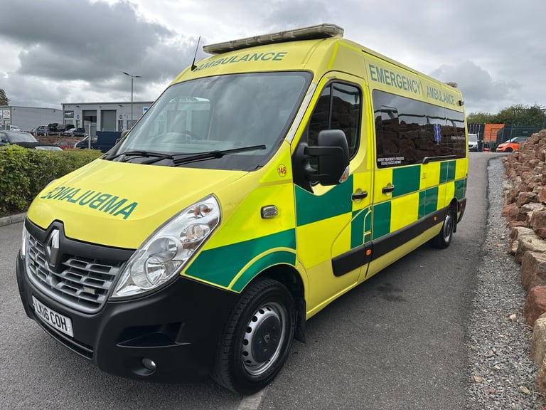2016 Renault Master AMBULANCE FULLY KITTED IDEAL FOR CAMPER ALSO BLUE LIGHTS WORKING FSH  Ambulan...