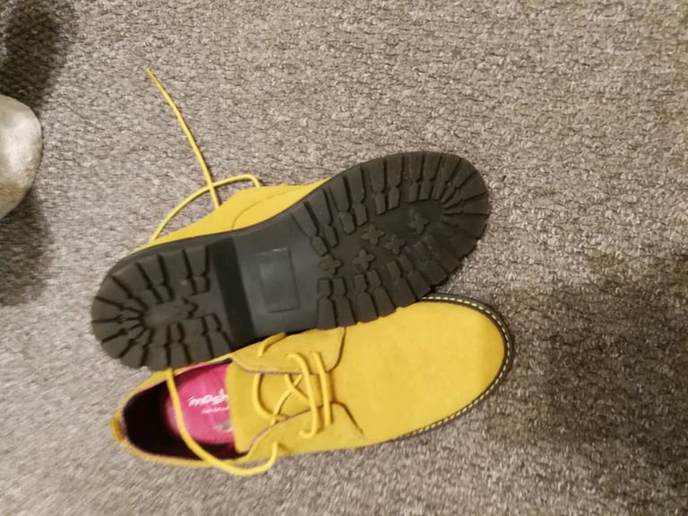 Moshulu size 6/39 NEW, Dr Marten styled like new