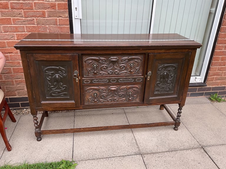 Jackobean solid oak cupboard good condition can view anytime 