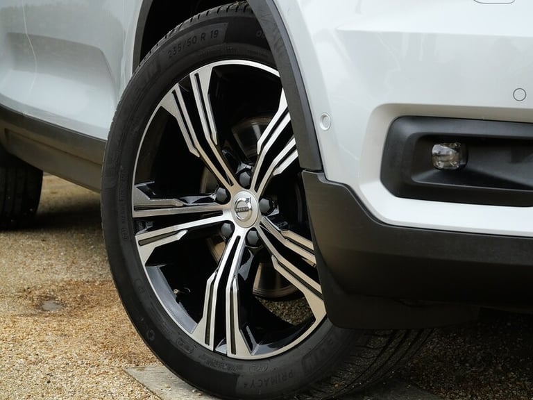 2020 Volvo XC40 2.0 B4P Inscription Pro 5dr Auto ESTATE PETROL Automatic