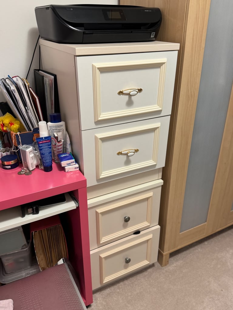image for A Set of Bedroom Drawers