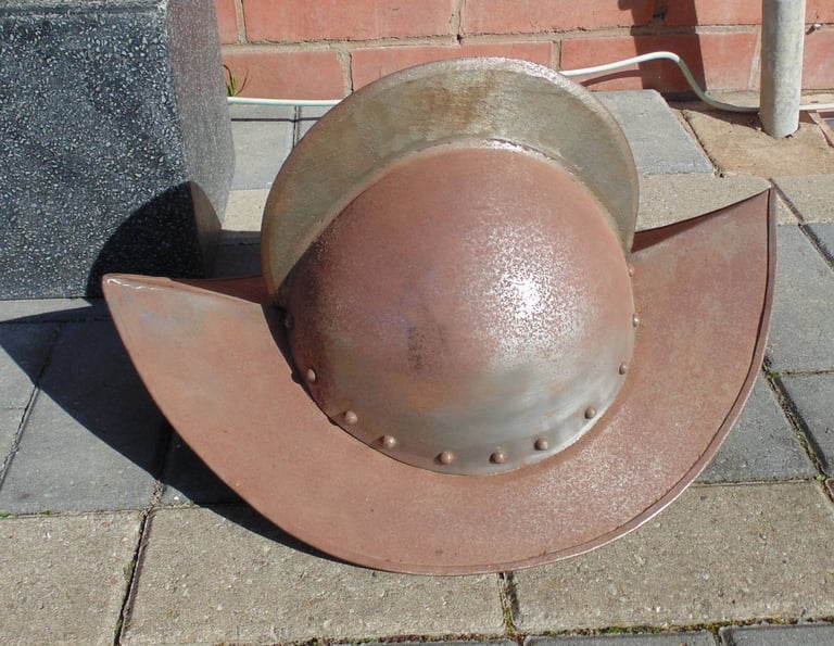 image for (#1305) reproduction knight cavalier metal helmet   (Pick up or post, Dy4 area)