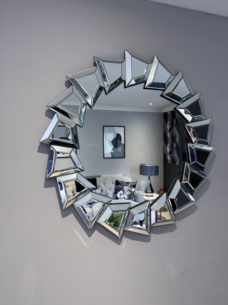 Modern Geometric Round Wall Mirror – 86cm x 86cm – Excellent Condition 