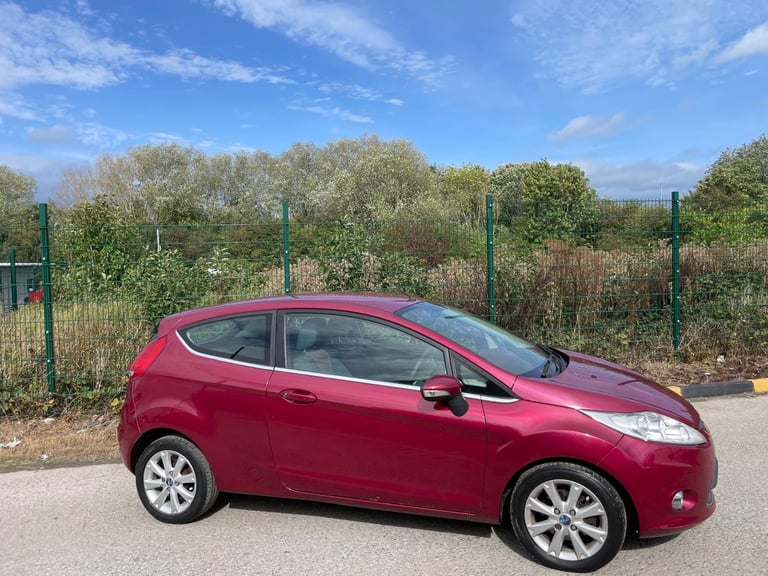 FORD FIESTA 1.2 ZETEC 09 REG MAGENTA RED 3 DOOR MOT JANUARY 12TH 2026 LOW INSURANCE 48+MPG