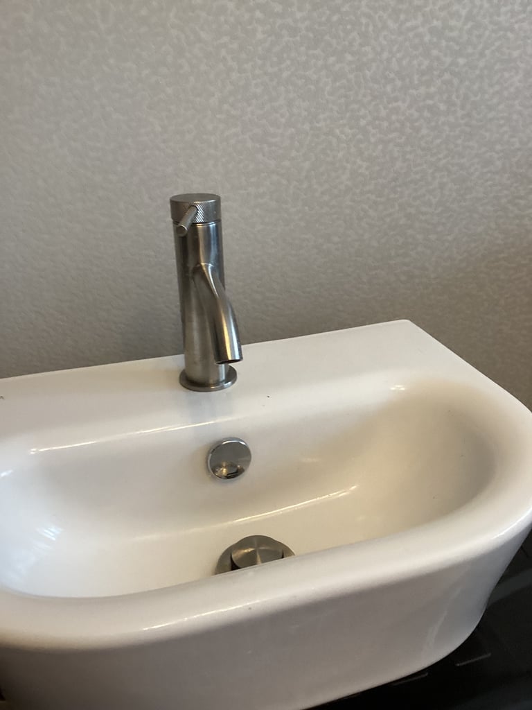 Wall hung basin and mixer tap