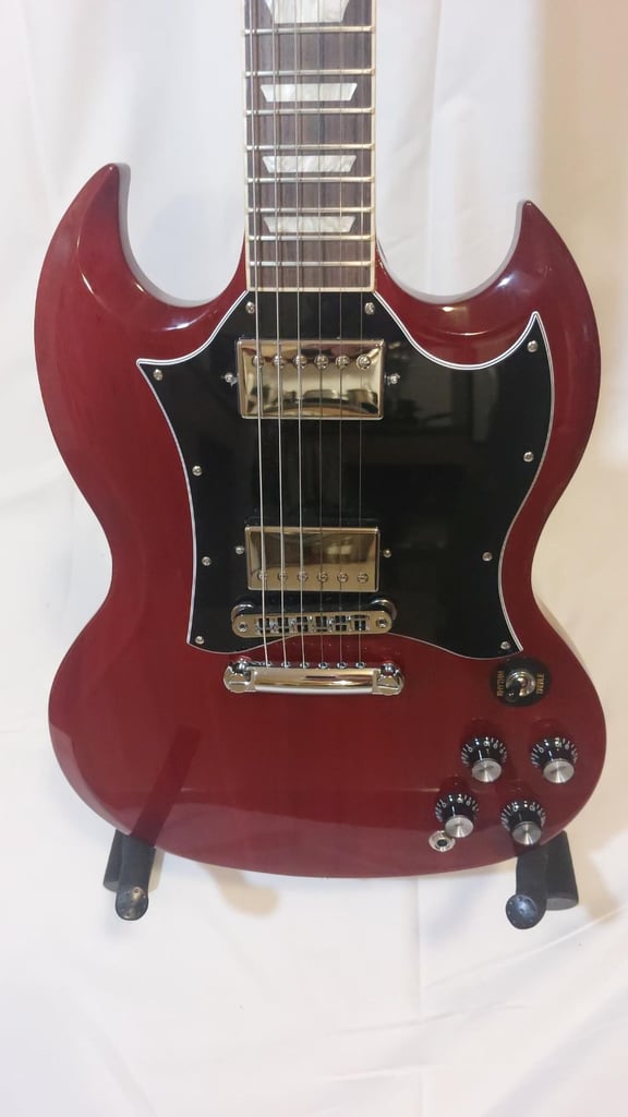 Gibson SG Standard, Heritage Cherry Finish + Soft Shell Case + New Gibson Leather Strap
