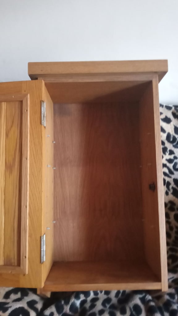 Solid oak bathroom unit two glass shelves new high 31 wide 15 inches top 17 inches £80
