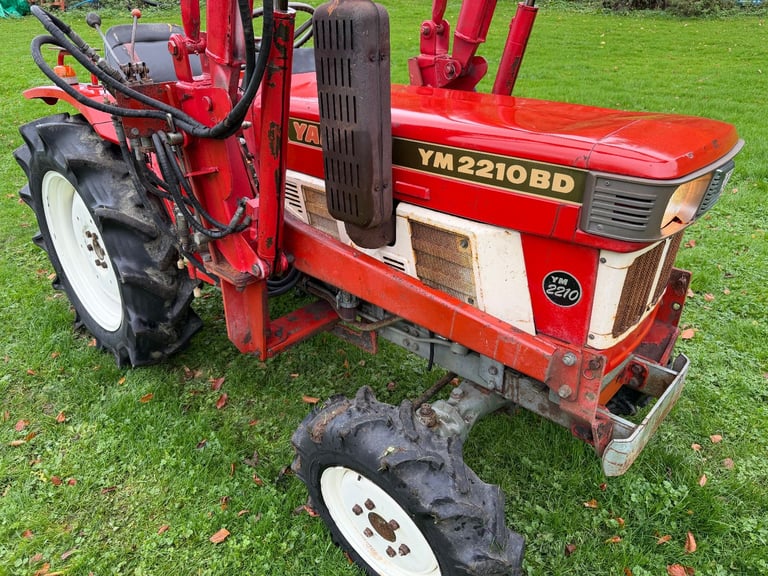 YANMAR YM2210BD 4WD TRACTOR WITH FRONT LOADER/ BUCKET ** WATCH VIDEO *** 22HP ** 1032 Hours