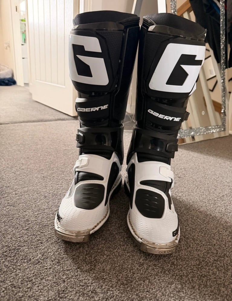 Gaerne boots , size UK6