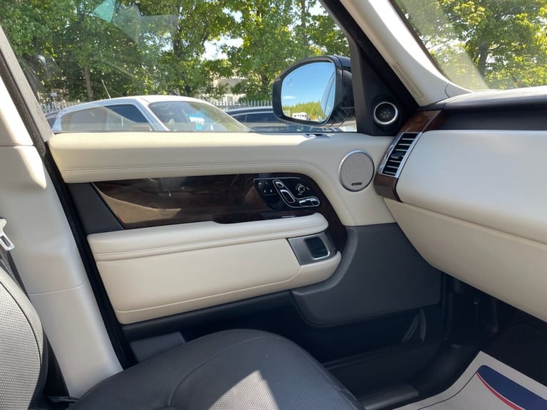 2019 Land Rover Range Rover 3.0 SD V6 Vogue black pack SUV 5dr Diesel Auto 4WD 275 bhp ESTATE Die...