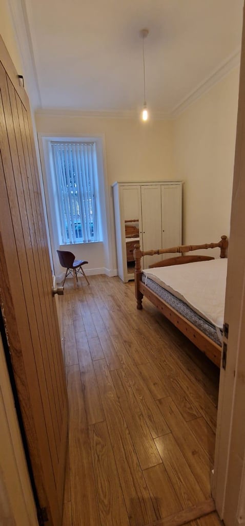 Lovely Double Room Recently within flat share in Holyrood, City Centre