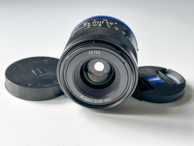 Zeiss Loxia 2/35 lens boxed