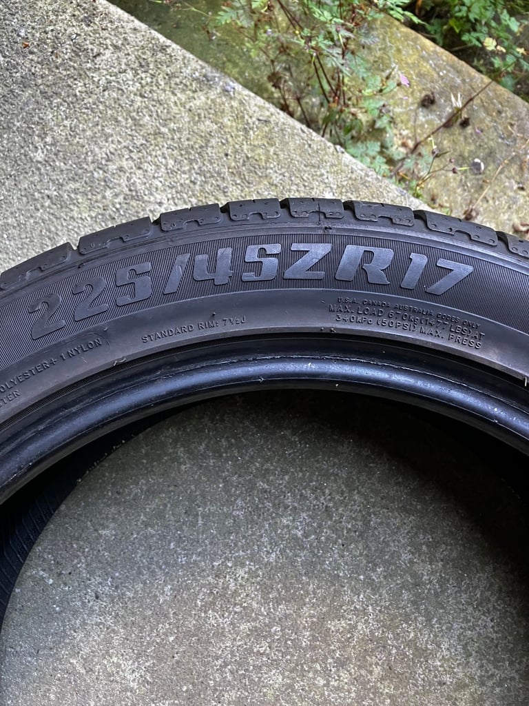 2 x Car Tyres UHP 225/45 ZR17 ROADX RXMOTION