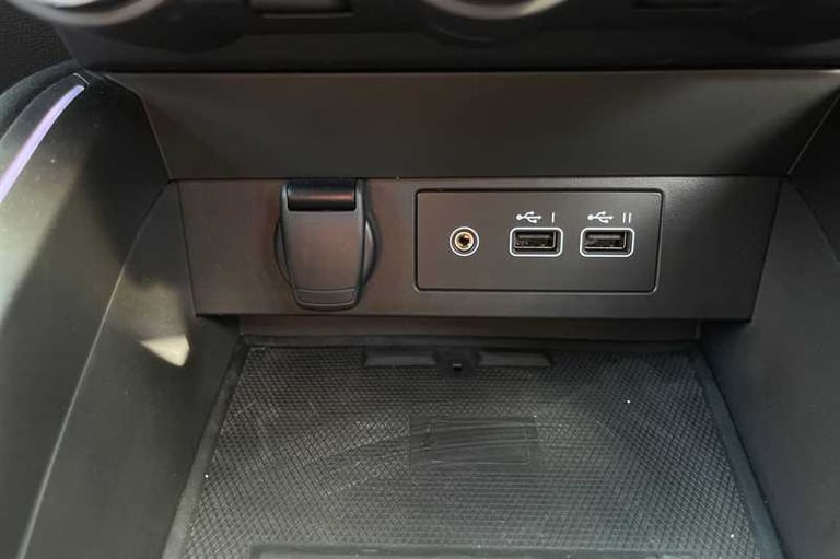 2025 Renault Clio 1.6 E-TECH techno Hatchback 5dr Petrol Hybrid Auto Euro 6 (s/s) (145 ps) Hatchb...