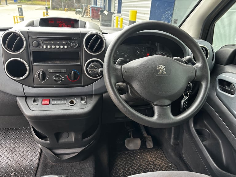PEUGEOT PARTNER TEPEE 1.6 HDI AUTOMATIC 2015 PLATE 122,000 MILES FULL SERVICE HISTORY HPI CLEAR 