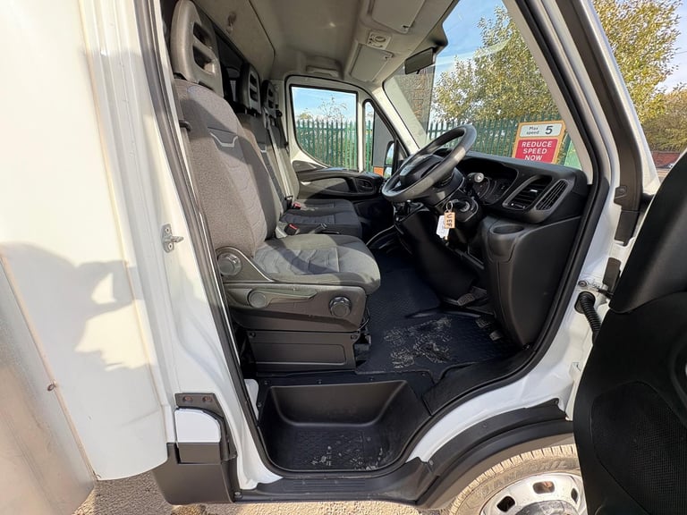 2022 Iveco Daily 3.0 35-160 euro6 twin rear wheel manual 15ft Luton box van 