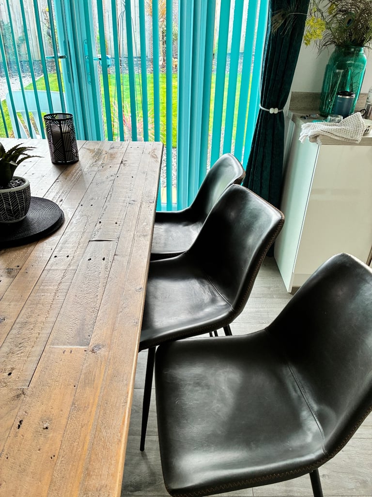 Stunning high quality 6 seater farmhouse table 