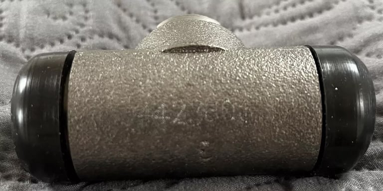 Rear Brake Wheel Cylinder Jeep Cherokee XJ Wrangler YJ & TJ P/N 4423601 New