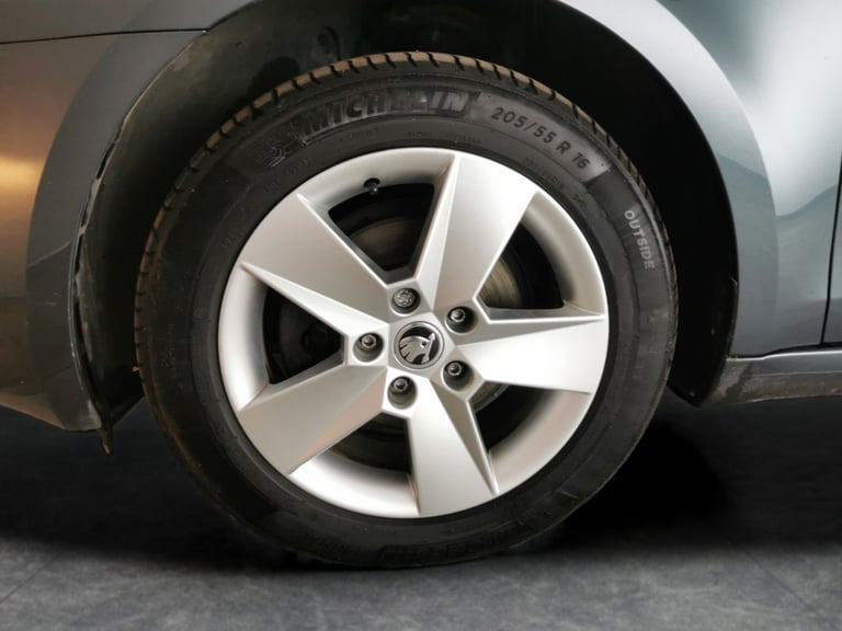 2020 Skoda Octavia 1.6 TDI SE Technology Estate 5dr Diesel Manual Euro 6 (s/s) (115 ps) - CLIM Es...