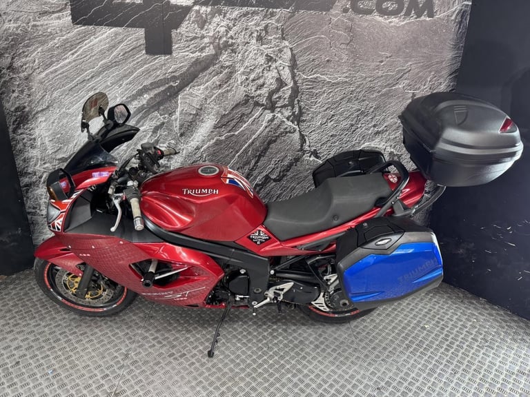 TRIUMPH SPRINT ST 1050 2006