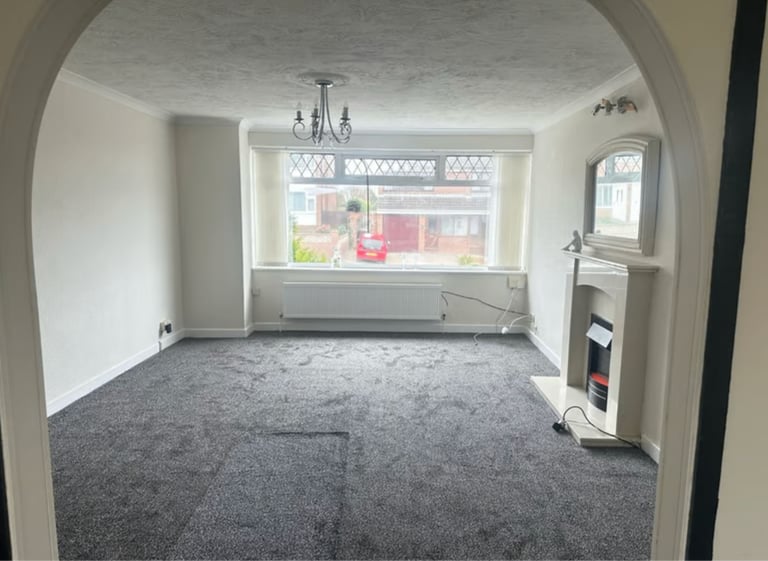 Modern 3-Bedroom House | Renovated | Fitted Kitchen | Garden | Gloucester Avenue, Nottingham - NG7