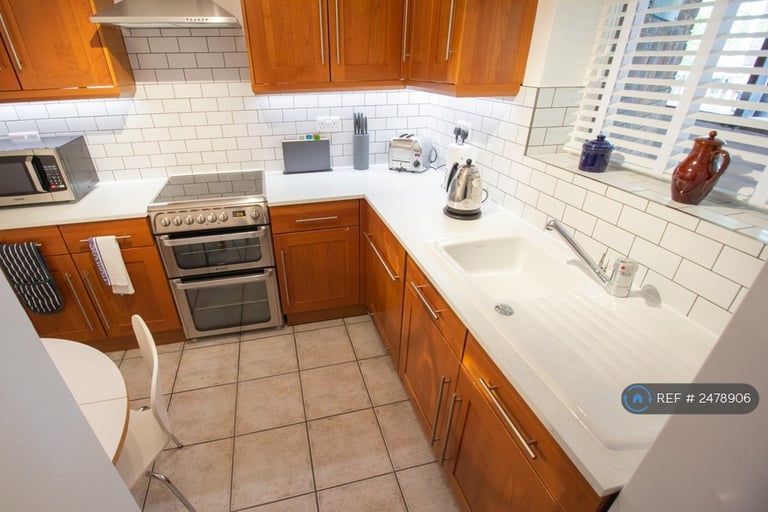 1 bedroom flat in Cooper Close, London, SE1 (1 bed) (#2478906)
