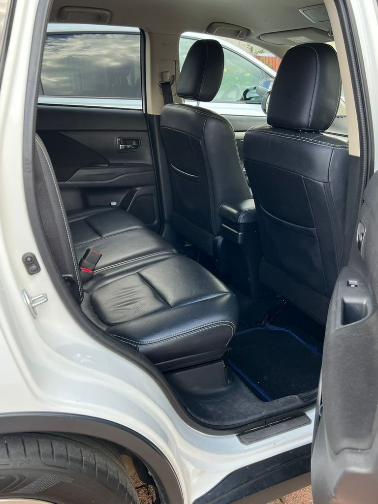 Mitsubishi Outlander 2016 (16) - 2.2 DI-D GX3 5dr Diesel Auto 4WD(Euro 6)*7 SEAT*