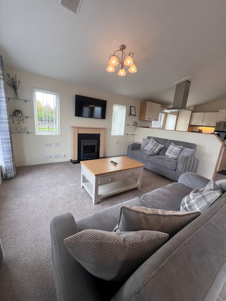 Pre-Owned Lodge for Sale – Hot Tub, Decking & More – Bredon View, Worcestershire WR10 3DY