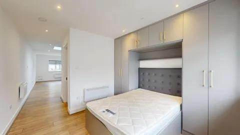 Studio Flat to let in Greenford