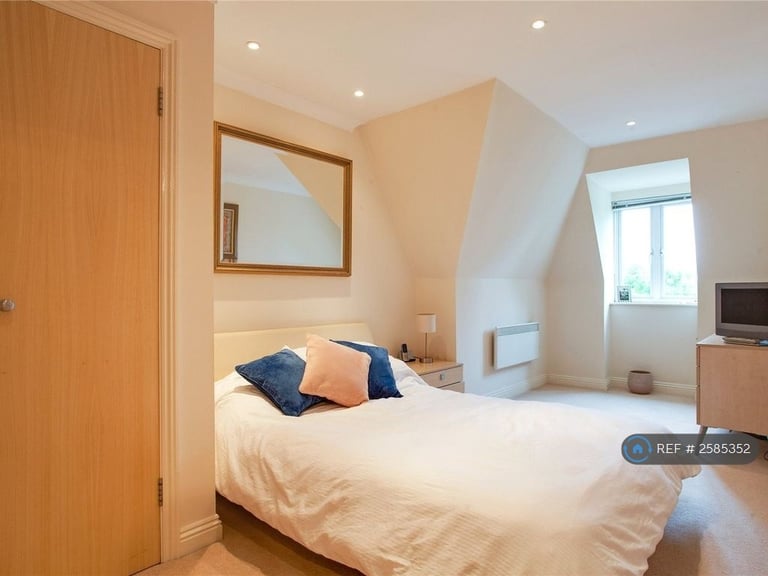 2 bedroom flat in River Court, Charvil, Reading, RG10 (2 bed) (#2585352)