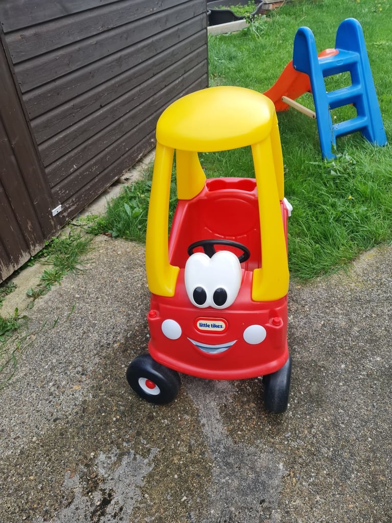 image for Little Tikes Car. Excellent condition. Bundle available 