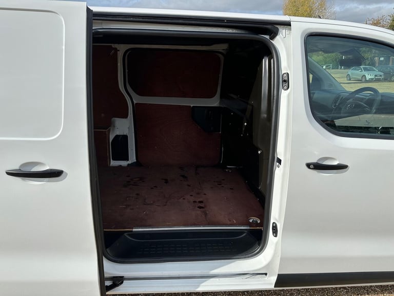 2020 Vauxhall Vivaro 1.5 Turbo D 2900 Dynamic L2 H1 Euro 6 (s/s) 6dr PANEL VAN Diesel Manual