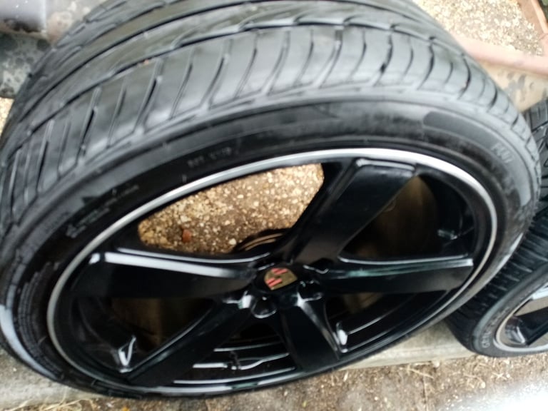 22 inch alloy wheels with quality tyres 