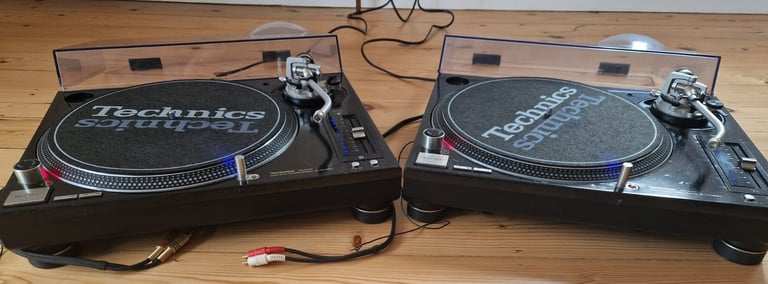 Technics SL-1210 M5G PAIR with lids & original boxes VERY RARE